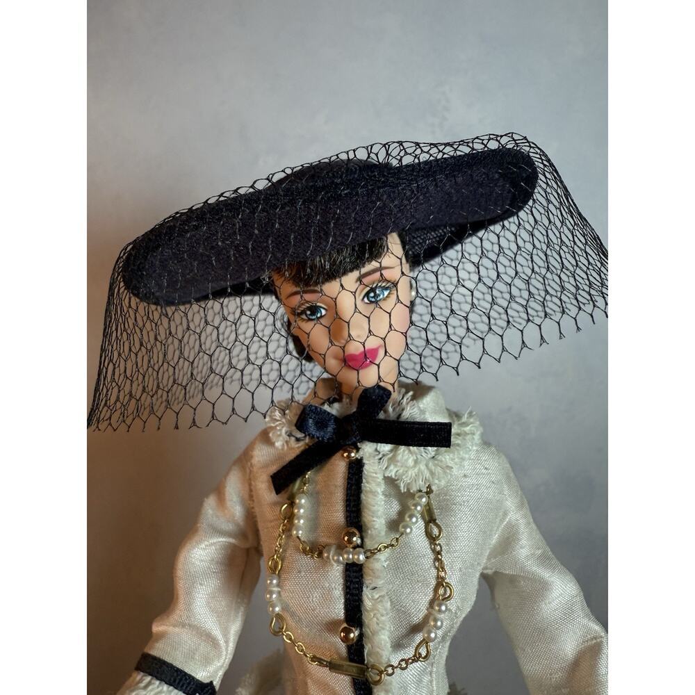 1998 SPRING IN TOKYO BARBIE CITY SEASONS - 19430 - OOB With Stand - Picture 3 of 13